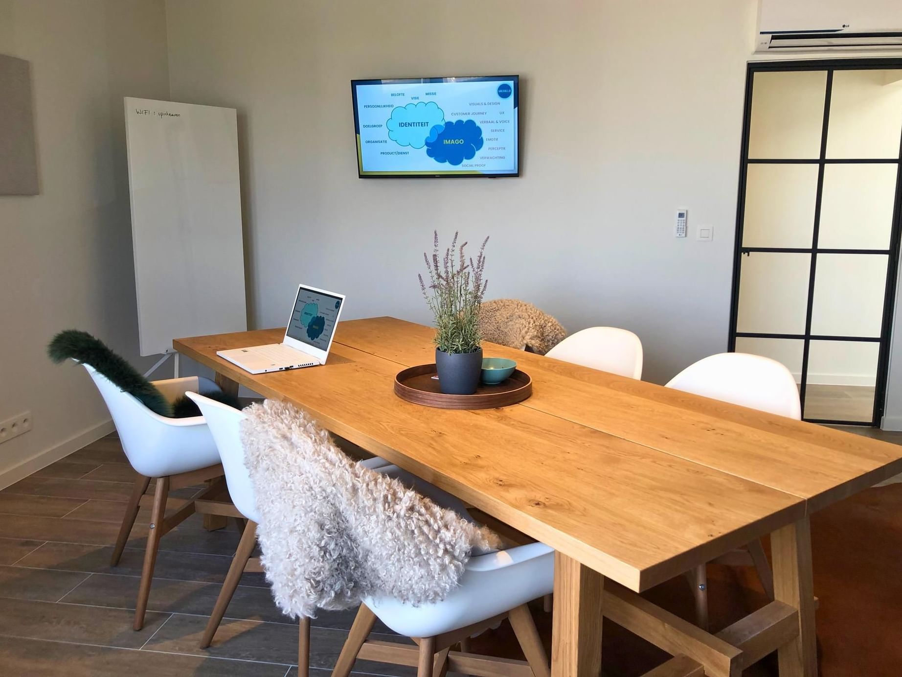 Walhalla Coworking Sint-Truiden vergader- en ontmmoetingsplek
